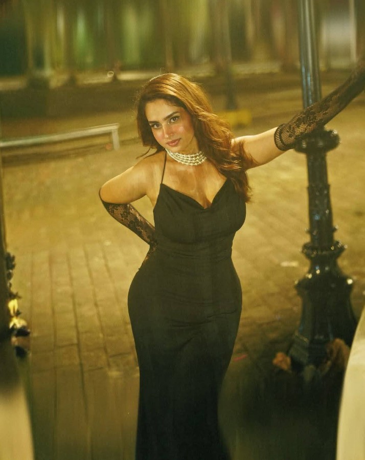 Ayesha Khan Hot Pics