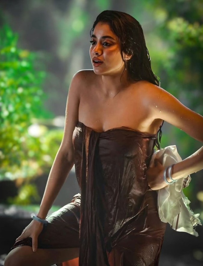 Janhvi Kapoor Hot Pics