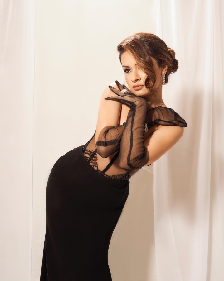 Avneet Kaur Hot Pics