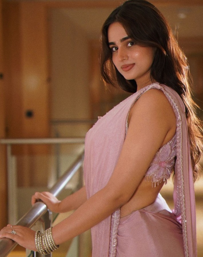 Ayesha Khan Hot Pics