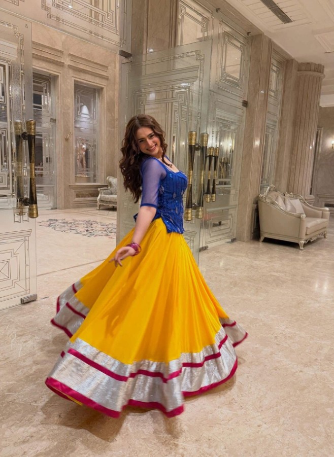 Ayesha Khan Hot Pics