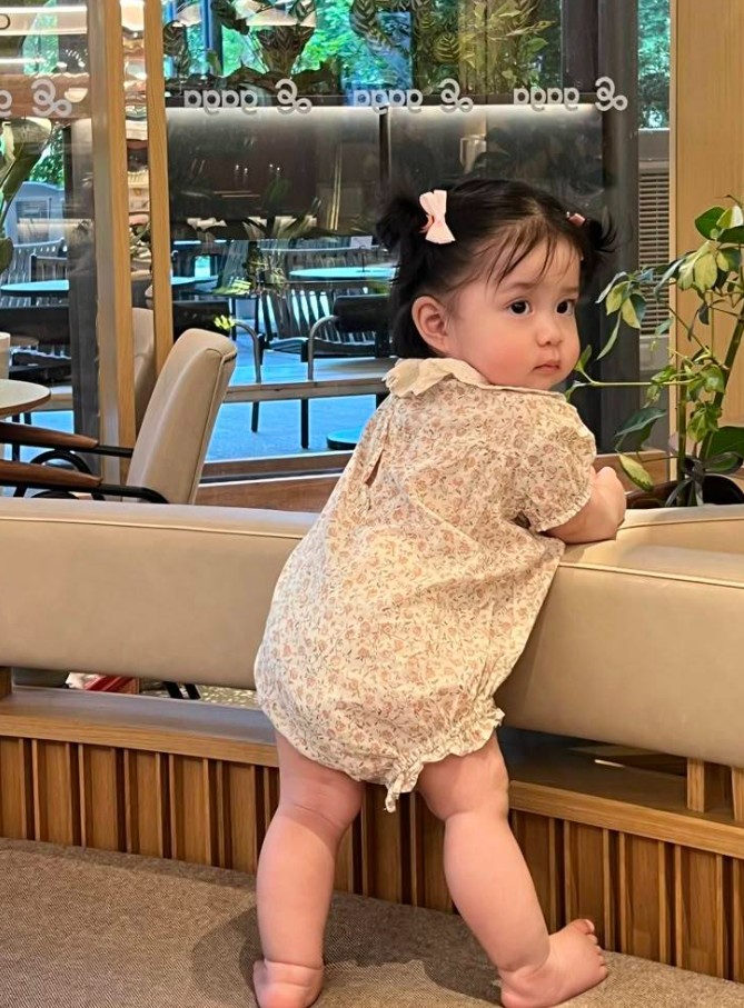 Whatsapp DP Cute baby girl