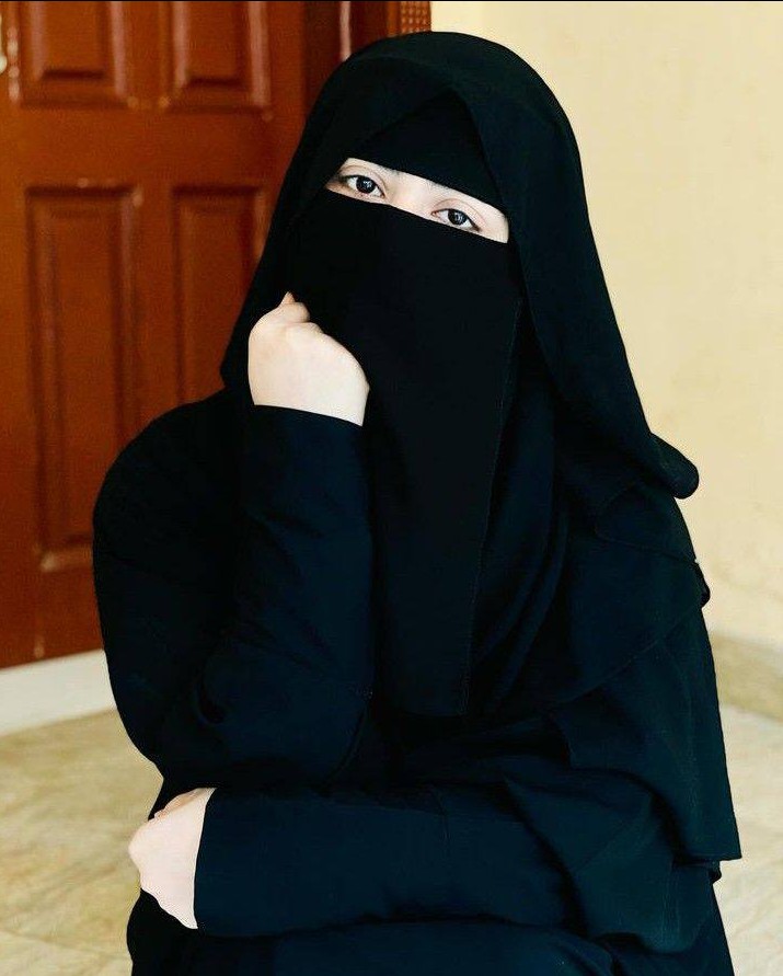 Abaya Girl DP