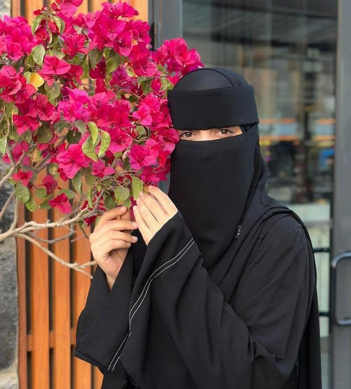 Abaya Girl DP