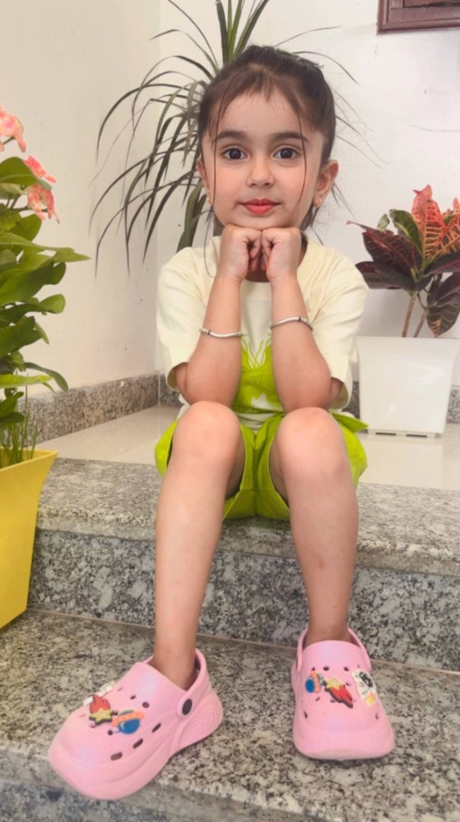 Whatsapp DP Cute baby girl