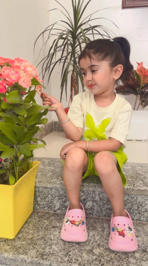 Whatsapp DP Cute baby girl
