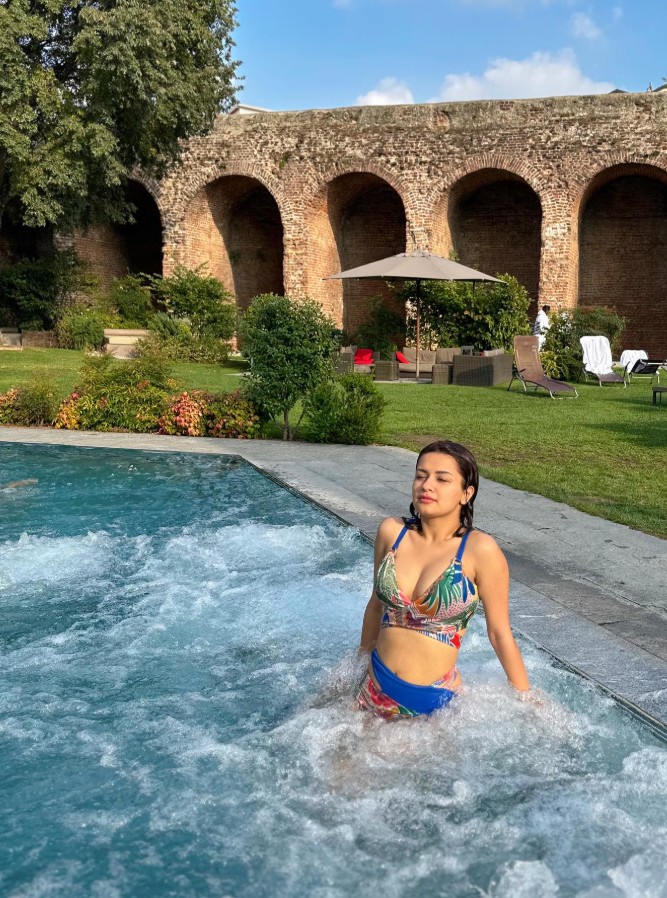 Avneet Kaur Hot Pics
