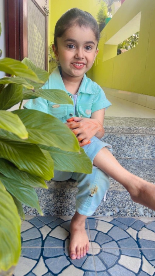 Whatsapp DP Cute baby girl