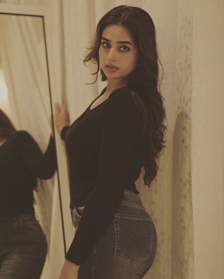 Ayesha Khan Hot Pics