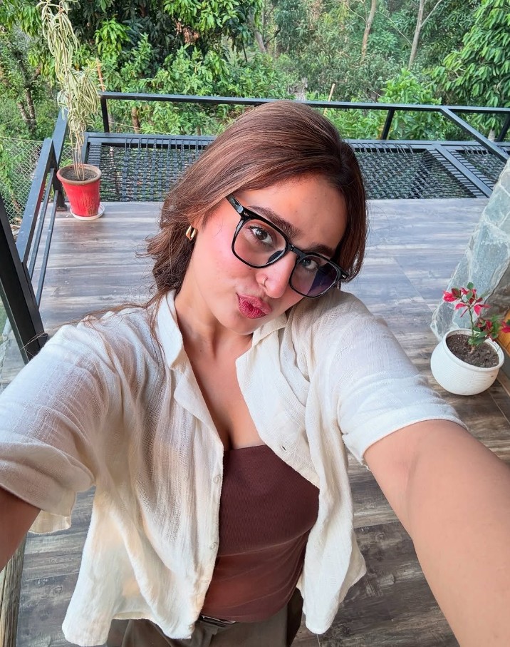 Ayesha Khan Hot Pics