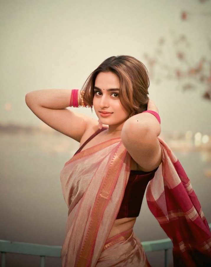Ayesha Khan Hot Pics
