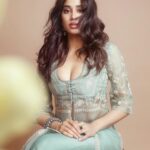 Janhvi Kapoor Hot Pics- Images- Photos- Pictures & Wallpapers ()
