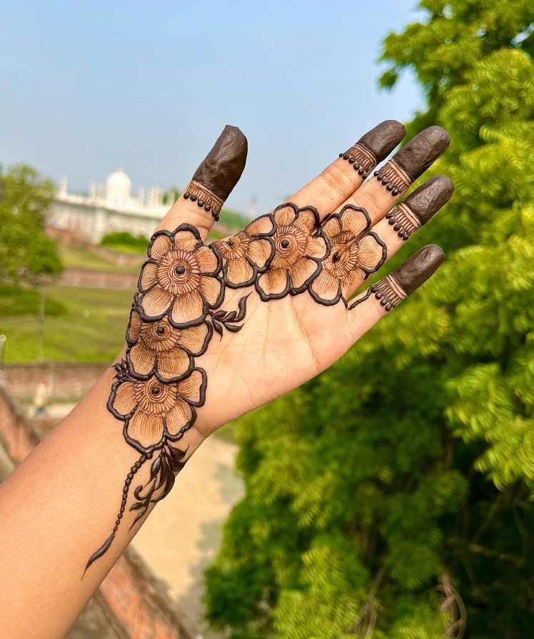 Front Hand Mehndi Design