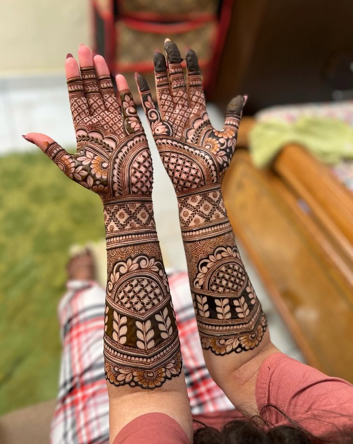 Front Hand Mehndi Design