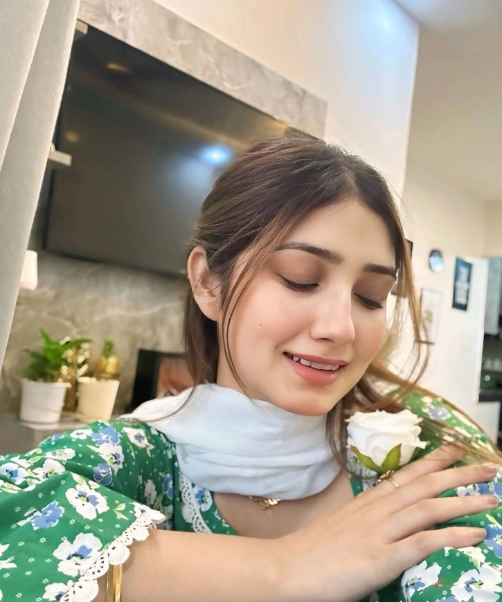 Real Simple Girl Images