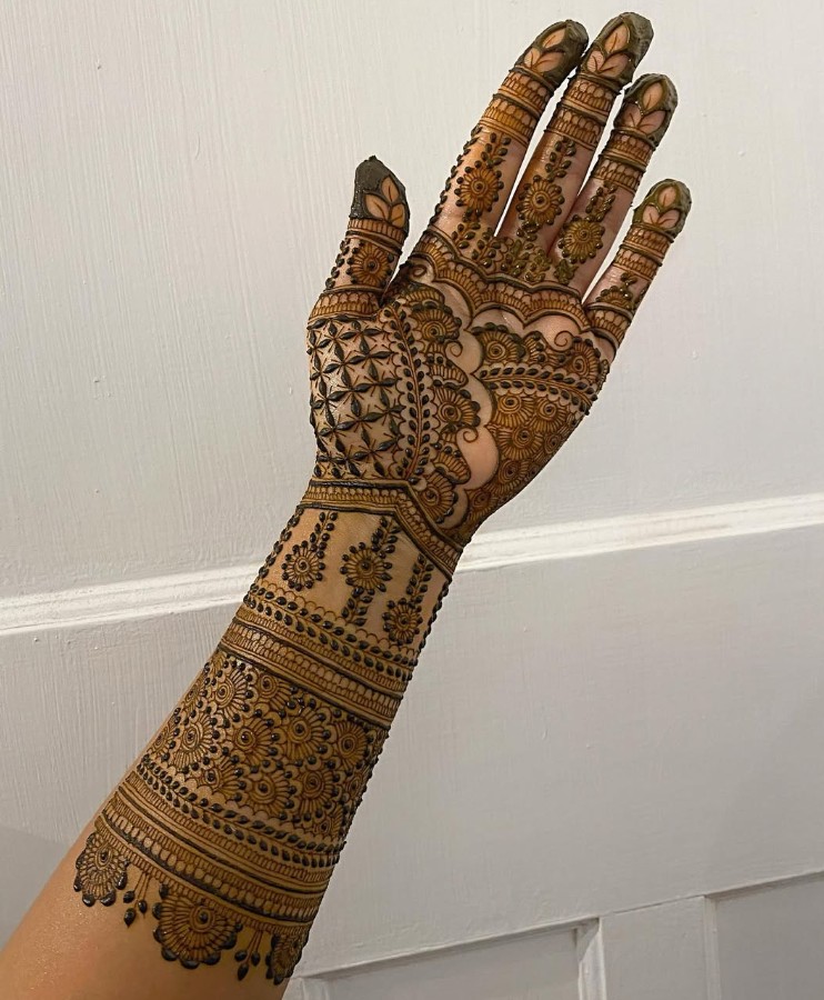 Front Hand Mehndi Design