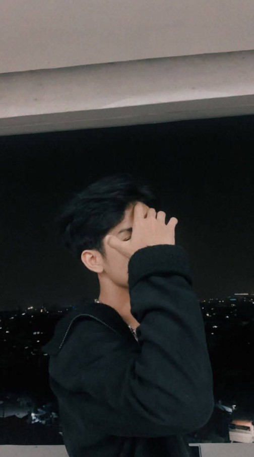 Hidden Face Boys Pic