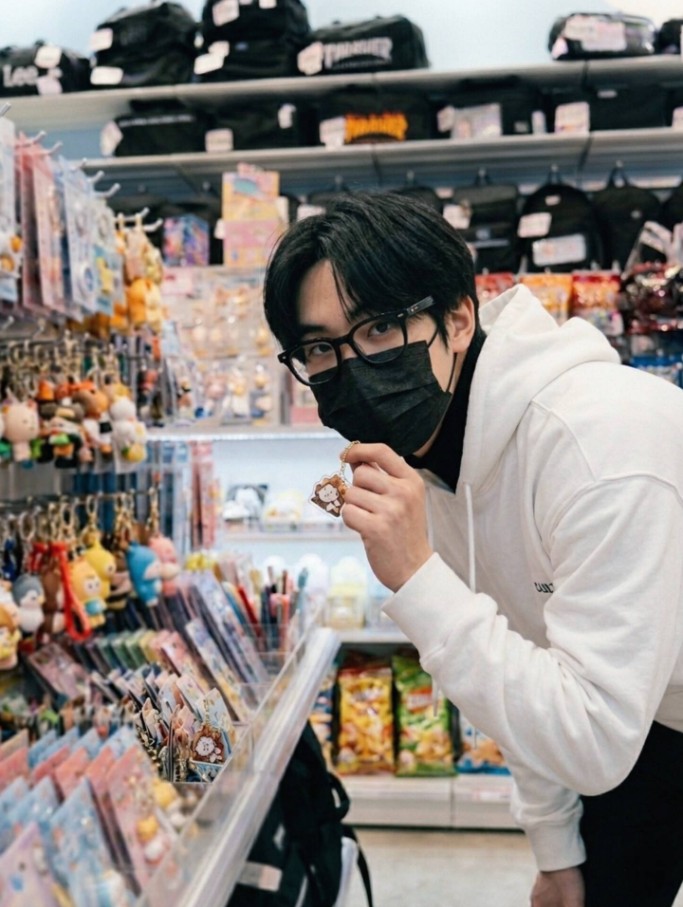 Hidden Face Boys Pic