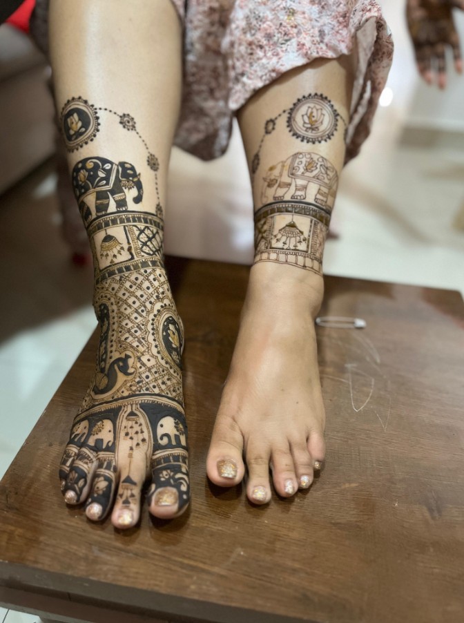 Stylish Leg Mehndi Design