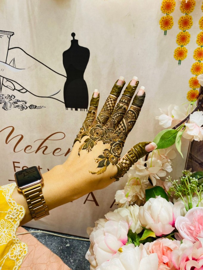 Finger Mehndi Design