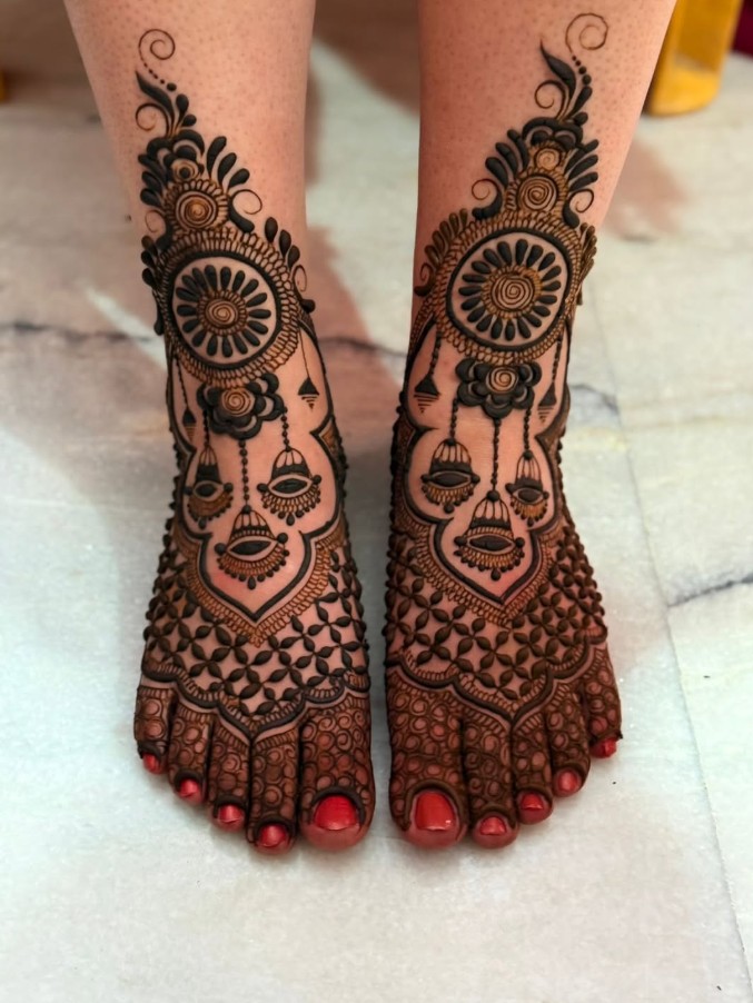 Stylish Leg Mehndi Design