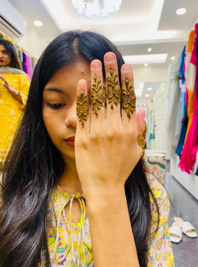 Finger Mehndi Design