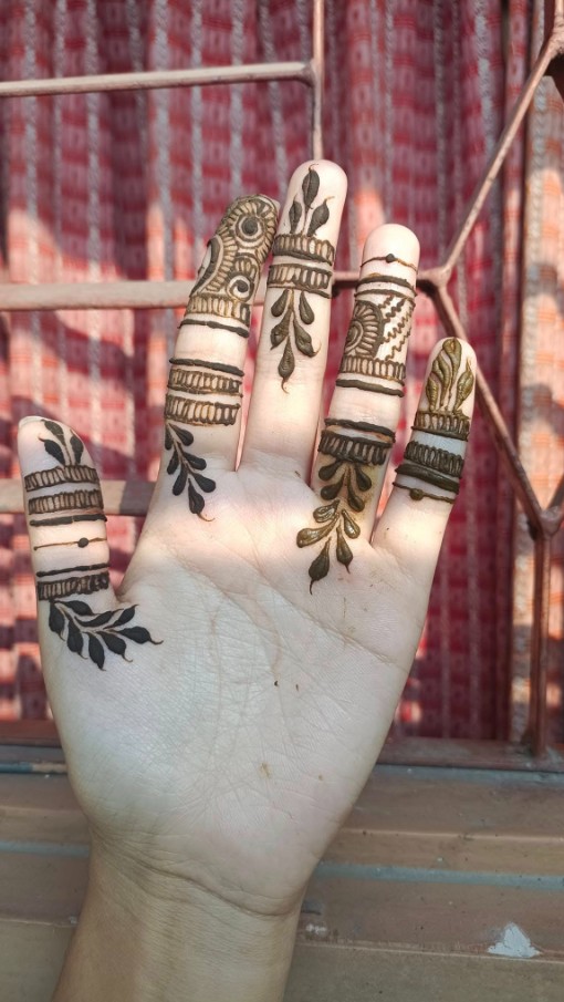 Finger Mehndi Design