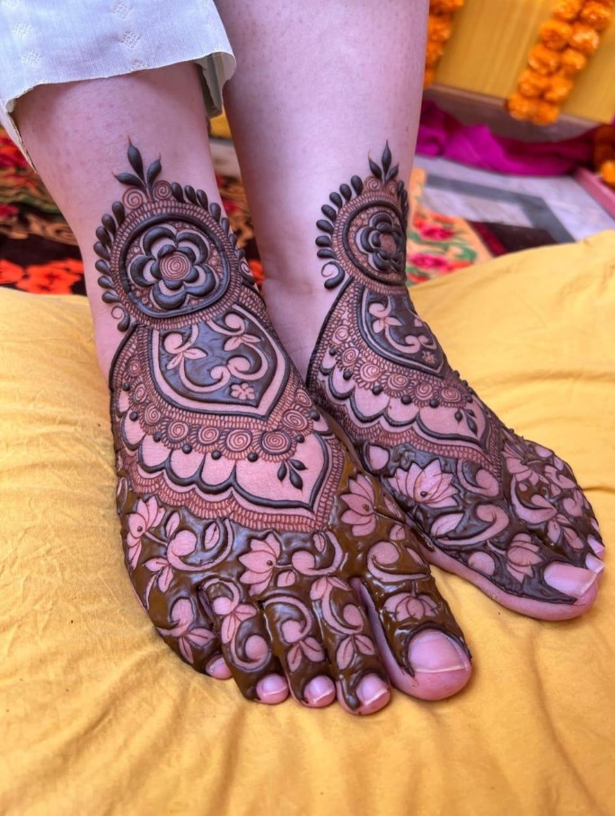Stylish Leg Mehndi Design
