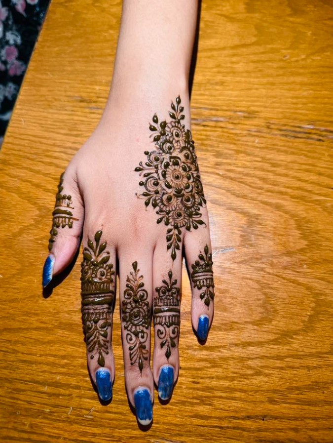 Finger Mehndi Design