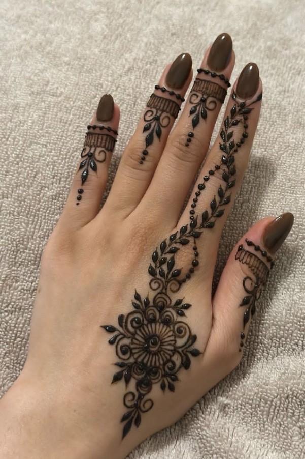 Finger Mehndi Design